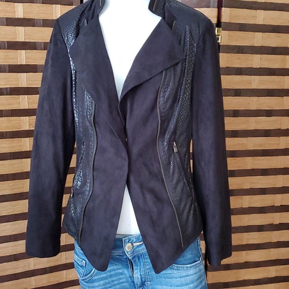 Liz Lange 2 snap lined jacket
